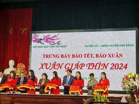 Hà Nam: Khai mạc trưng bày báo Tết, báo Xuân Giáp Thìn