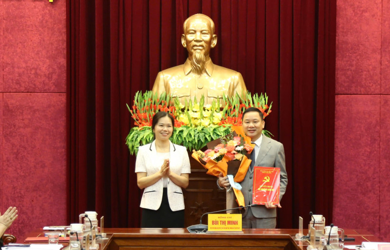 Tỉnh ủy Hòa Bình công bố nhân sự mới, hợp nhất hai cơ quan báo chí