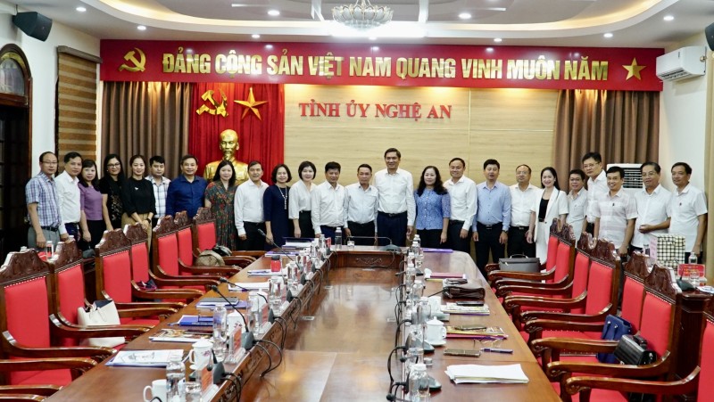 Đoàn công tác Hội Nhà báo Việt Nam làm việc với Tỉnh ủy Nghệ An