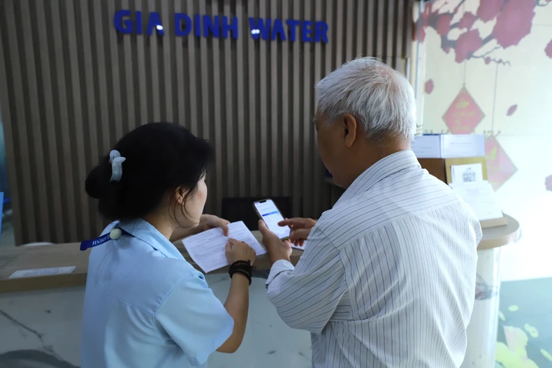 Khách hàng và đơn vị cấp nước đẩy mạnh tương tác qua ứng dụng số doanh nghiệp