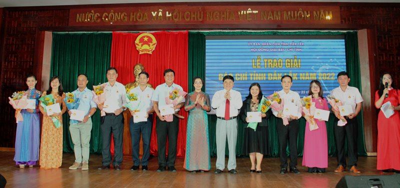 Trao Giải báo chí tỉnh Đắk Lắk lần thứ 3 năm 2022.