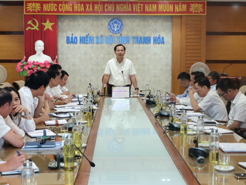 Phó Tổng Giám đốc BHXH Việt Nam Chu Mạnh Sinh làm việc với BHXH tỉnh Thanh Hóa