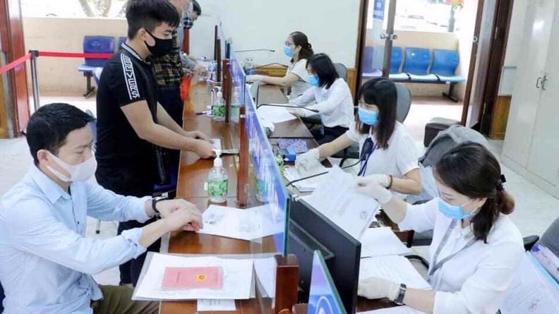BHXH Việt Nam: Không yêu cầu xuất trình sổ hộ khẩu, tạm trú khi làm thủ tục hành chính