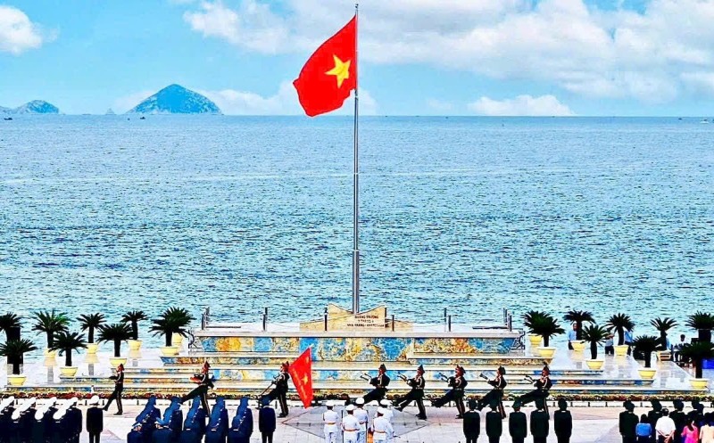 Trang trọng lễ thượng cờ chào mừng ngày Quốc khánh tại Khánh Hòa