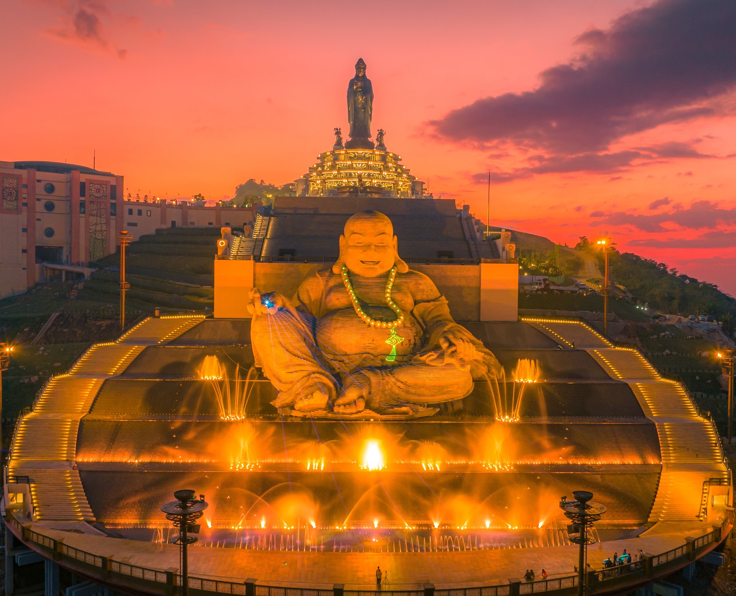 Tổng hợp hình Phật Di Lặc và Tượng Phật Di Lặc đẹp nhất 2021