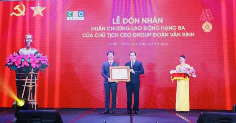 Chủ tịch CEO Group Đoàn Văn Bình vinh dự được trao tặng huân chương Lao động hạng Ba