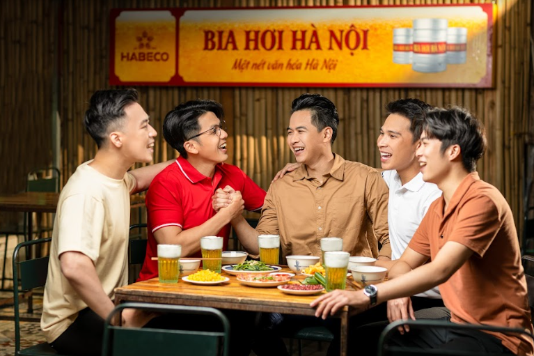 Bia hơi Hà Nội, vị bia gắn kết những khoảnh khắc ngày hè