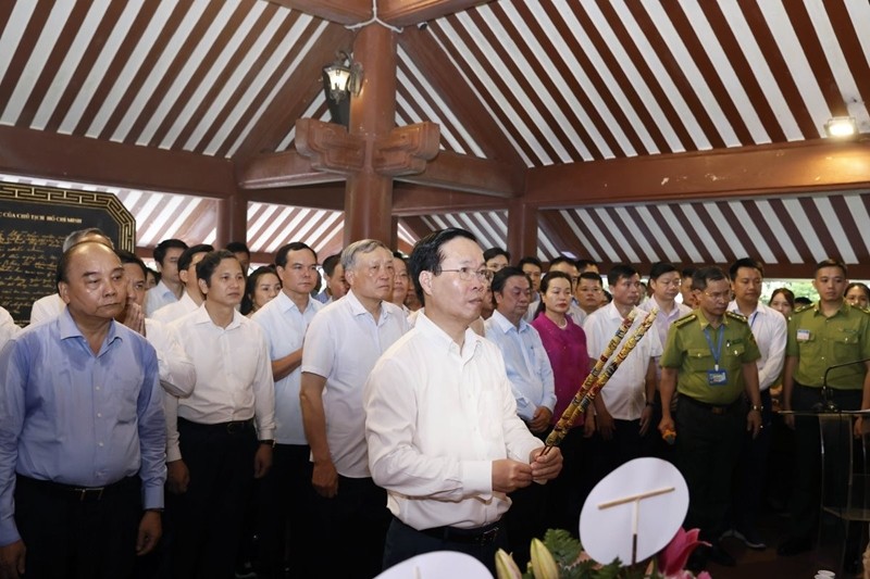 Chủ tịch nước dâng hương tưởng niệm 54 năm Ngày mất của Chủ tịch Hồ Chí Minh