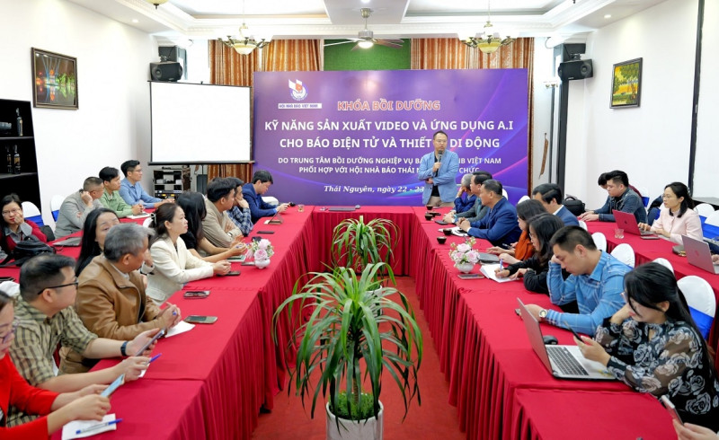 Bồi dưỡng kỹ năng sản xuất video và ứng dụng AI cho báo điện tử trên thiết bị di động