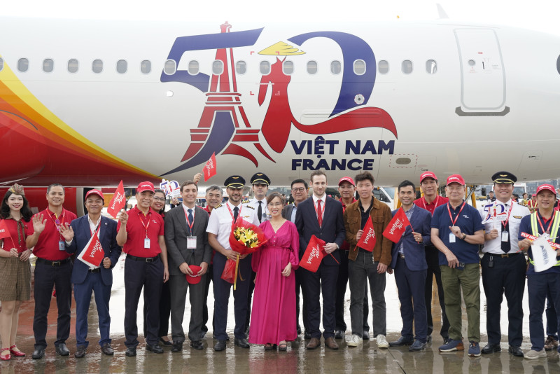 Vietjet nhận máy bay mới mang biểu tượng kỷ niệm 50 năm quan hệ ngoại giao Việt Nam – Pháp 