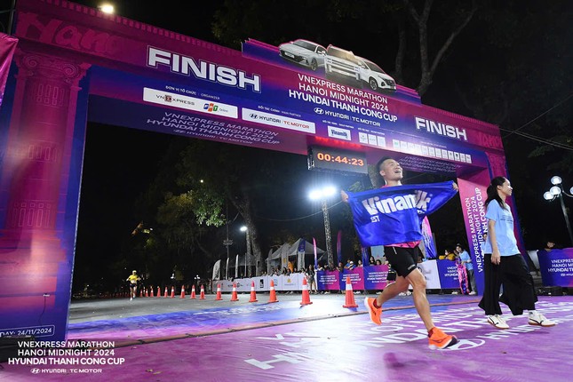 Vinamilk tài trợ “132 kg đạm” cho 11.000 runner VnExpress Marathon Hà Nội