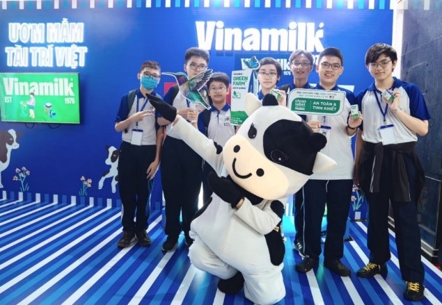 Vinamilk tiếp sức "chiến binh nhí" trên sân chơi Robotacon WRO 2023