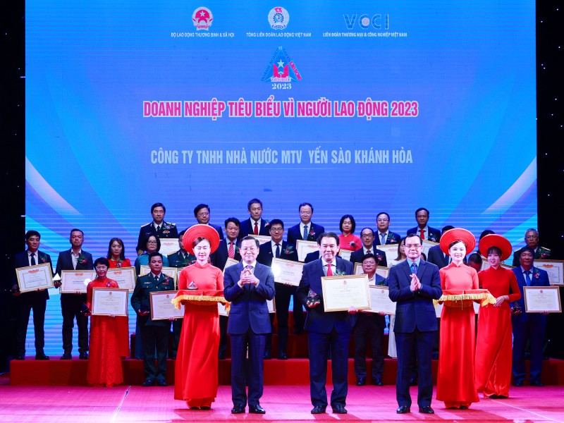 Yến sào Khánh Hòa vinh dự nhận Bằng khen của Tổng Liên đoàn Lao động Việt Nam