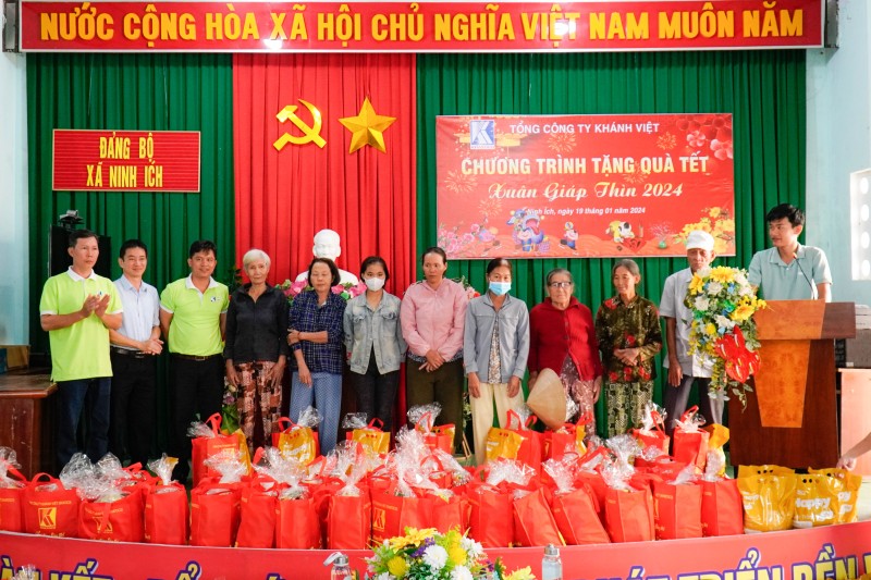 Khánh Hòa: Công ty Khatoco trao tặng 500 suất quà Tết cho các gia đình có hoàn cảnh khó khăn