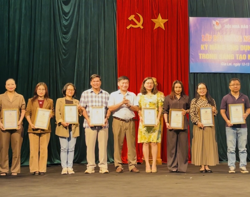 Gia Lai: Trao Giấy chứng nhận cho 33 tác phẩm báo chí chất lượng cao năm 2024