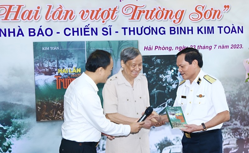 Giới thiệu sách “Hai lần vượt Trường Sơn” của nhà báo, chiến sĩ, thương binh Kim Toàn