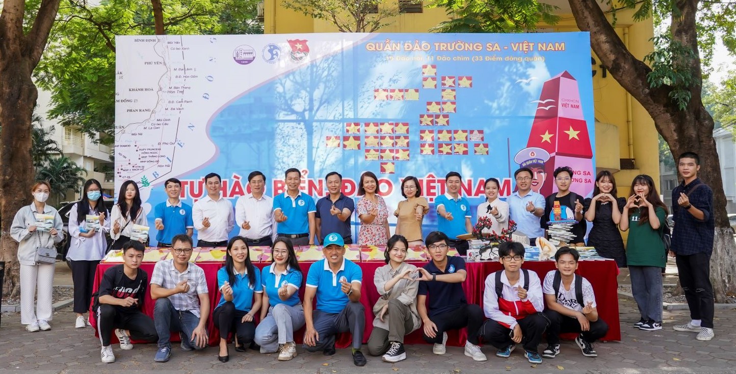 Trường Sa và Nhà giàn DK1 được xem là một trong những khu vực đầy lịch sử và quan trọng của Việt Nam. Hãy cùng nhìn lại một số hình ảnh về đảo Trường Sa và nhà giàn DK1 để khám phá những câu chuyện đằng sau sự kiện này và cảm nhận sự quan trọng của nó đối với quốc gia và con người Việt Nam.