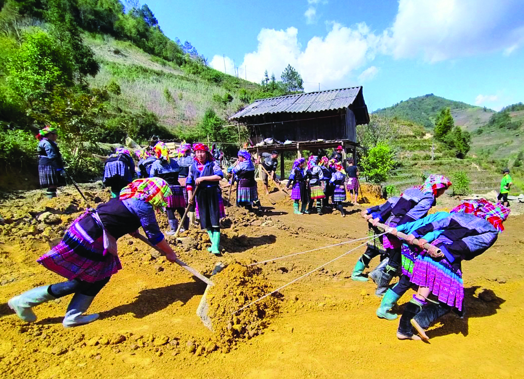 Cuộc sống “đa màu” của Phụ nữ Mông vùng cao Mù Cang Chải