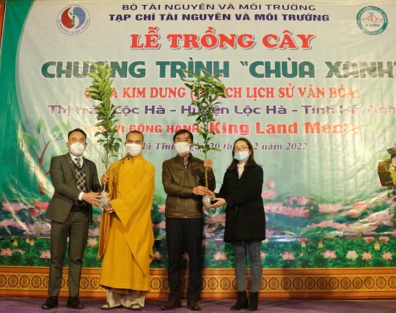 Tạp chí Tài nguyên và Môi trường trồng 1005 cây xanh tại chùa Kim Dung, Hà Tĩnh