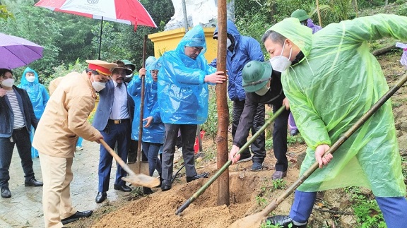 Tạp chí Tài nguyên và Môi trường trồng 1005 cây xanh tại chùa Kim Dung, Hà Tĩnh